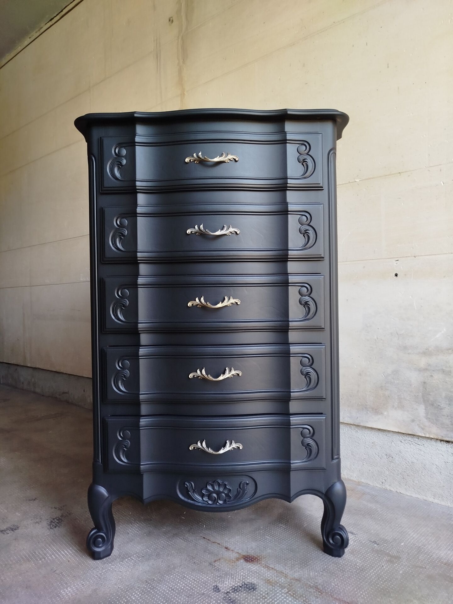 Vintage black chest of drawers