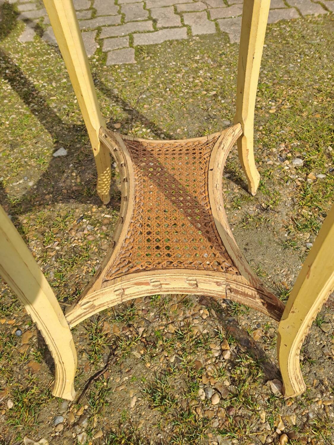 Patinated pedestal table in the transitional style of the 1900s with a marble top. Dimensions