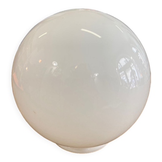 Globe ancien en opaline blanche 20cm