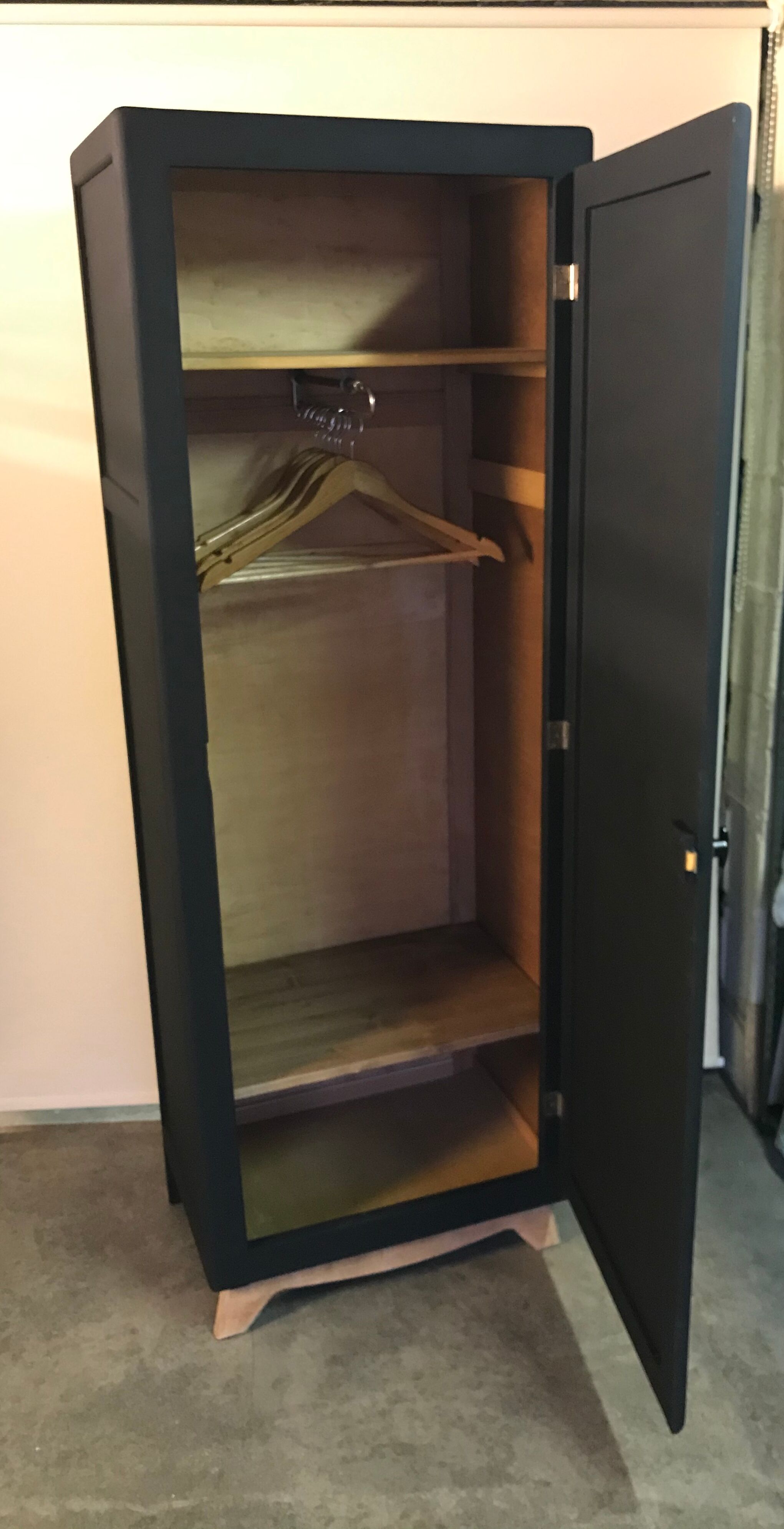 Armoire parisienne de vestiaire en bois vintage Selency