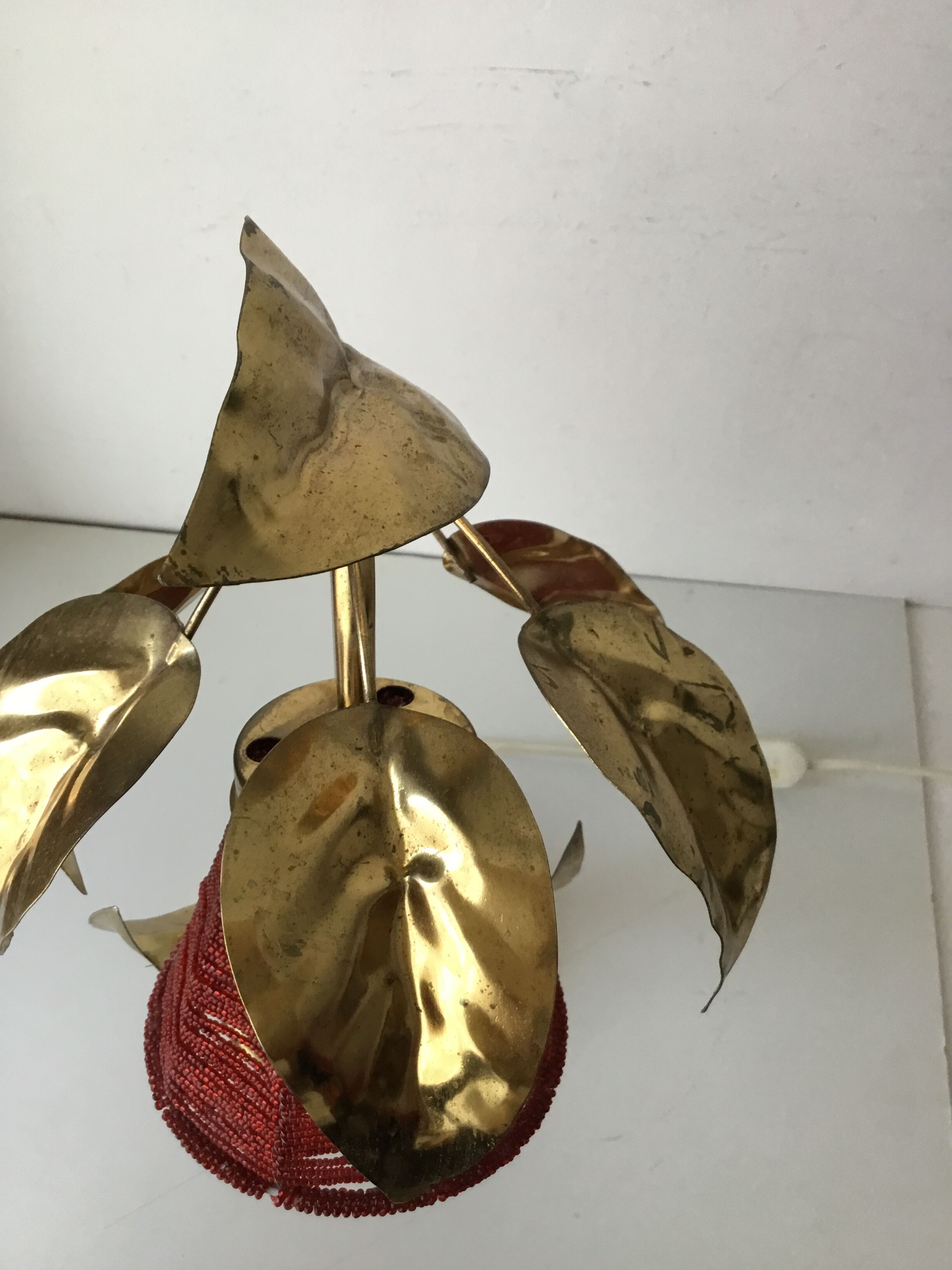 Floor lamp in gold metal