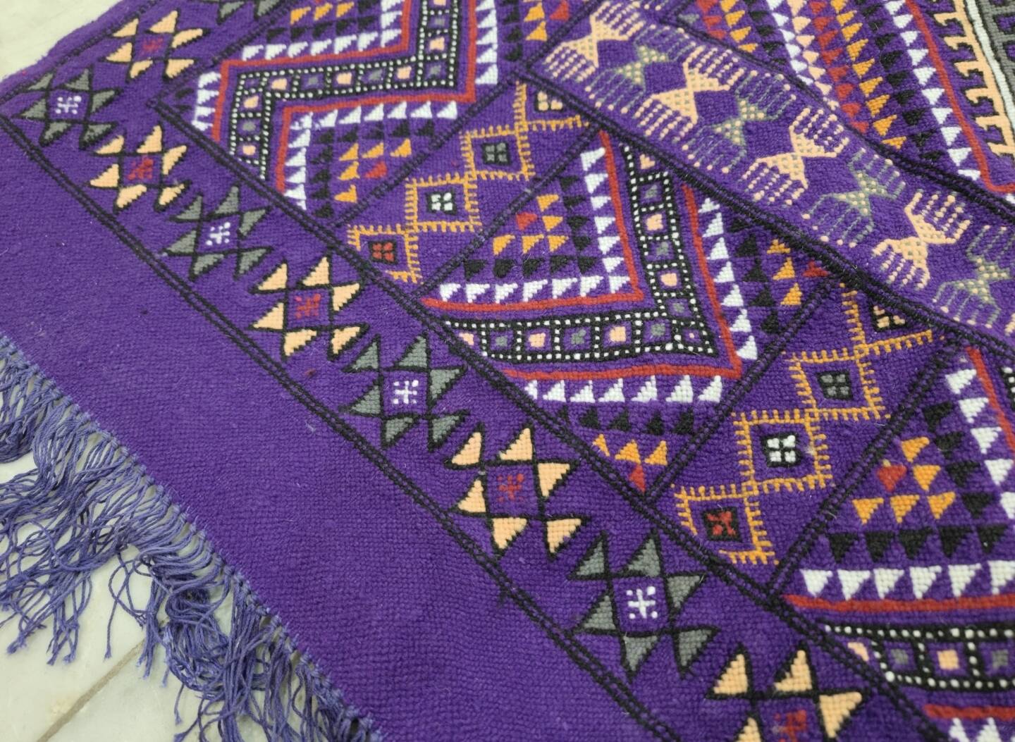 Hand-woven purple margoum rug in natural wool