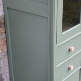 Vitrine haute vintage peinte en vert, rénovée