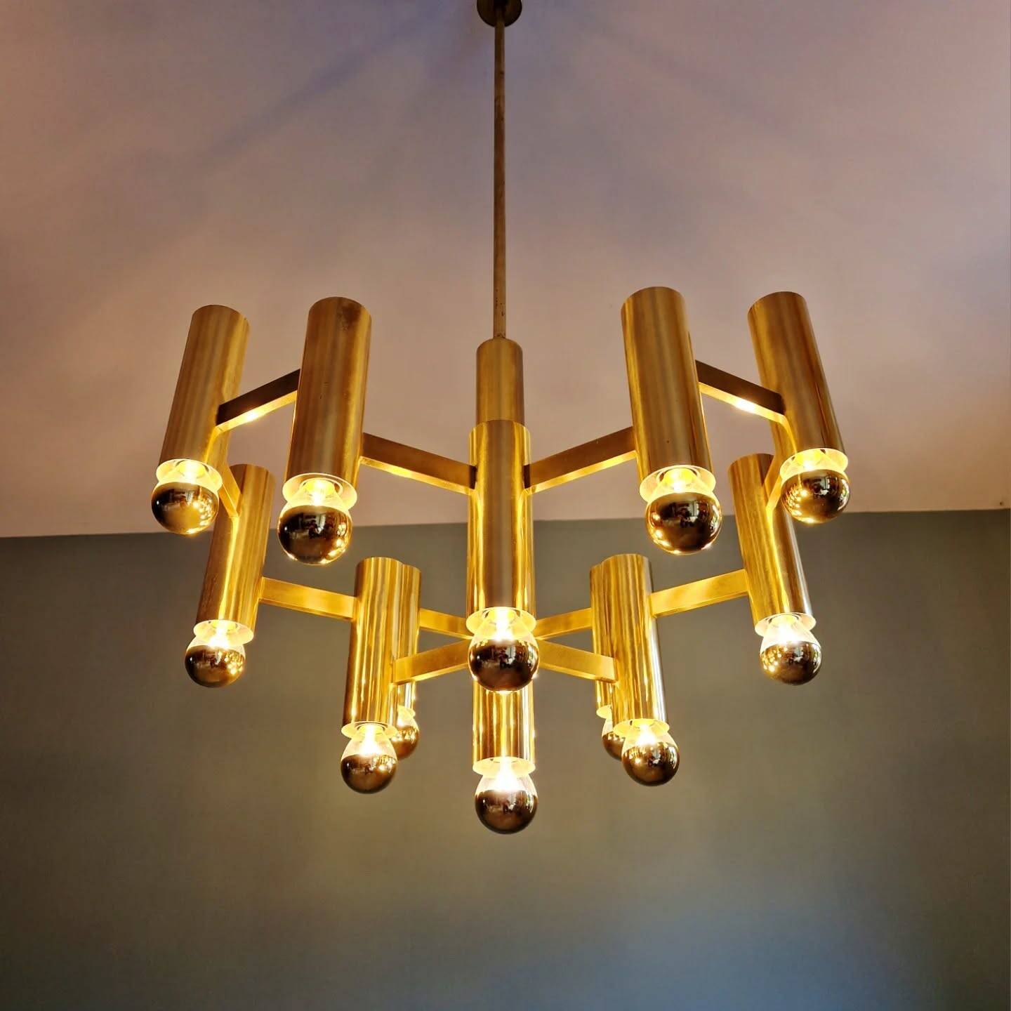 Large brass chandelier, design by Gaetano Sciolari, Boulanger, 1970.