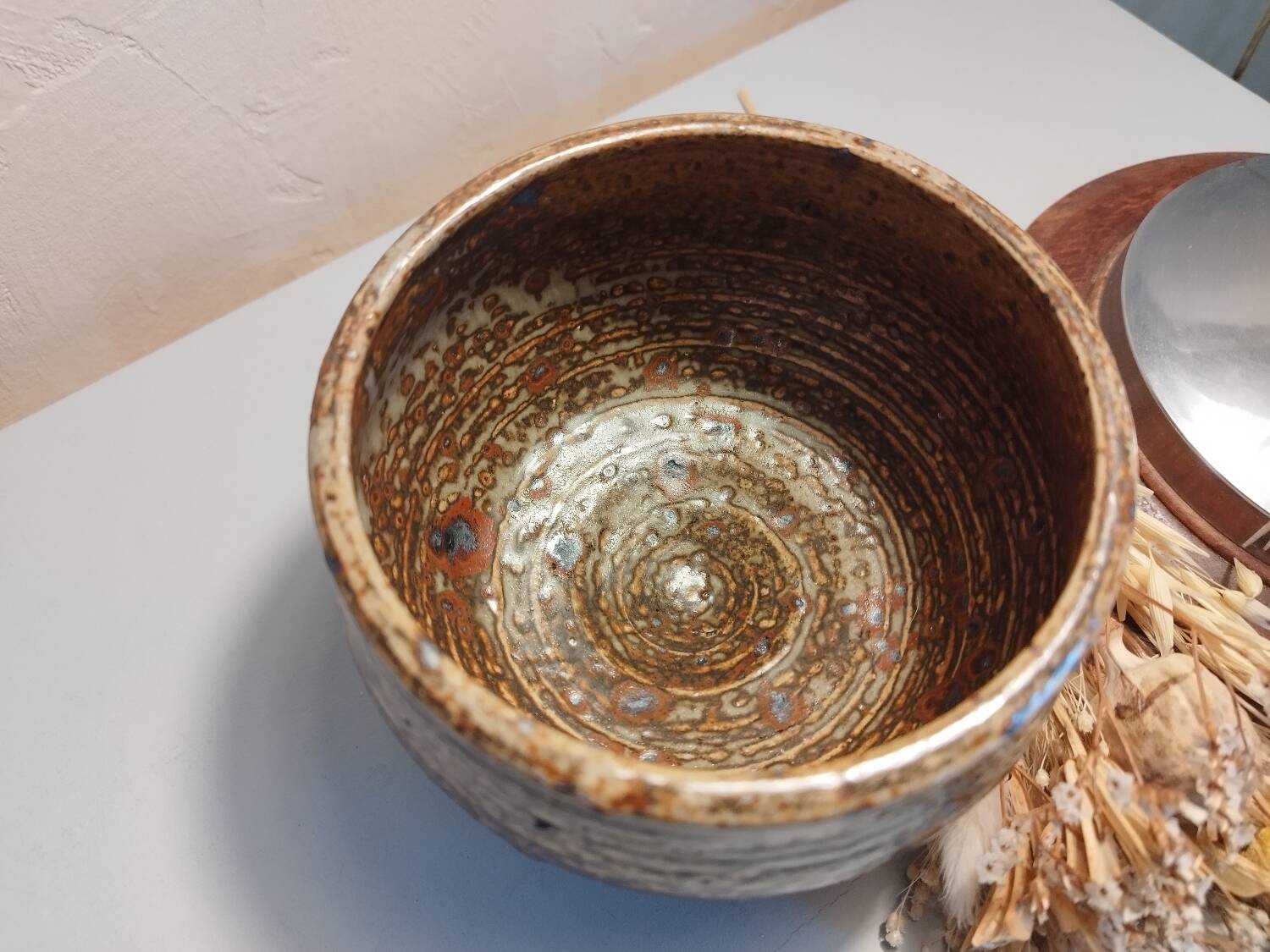 Pyrite sandstone vase pocket