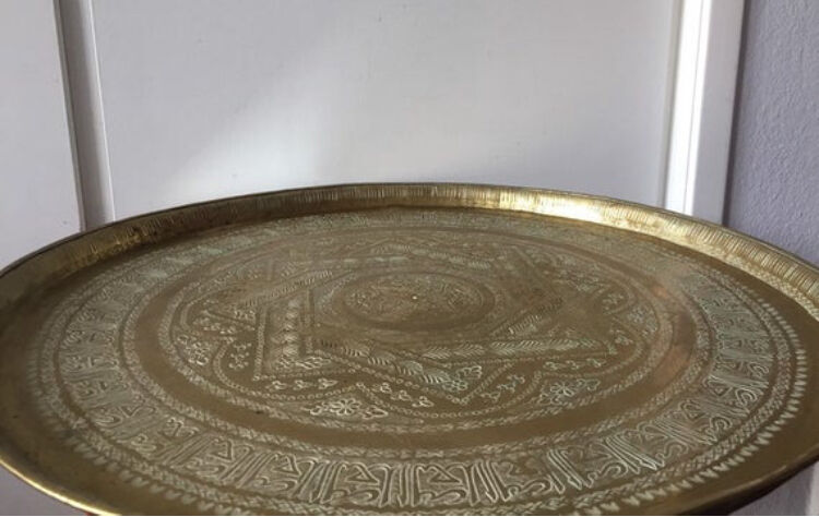Islamic art Tray with ornaments and Arabic scripture calligraphy