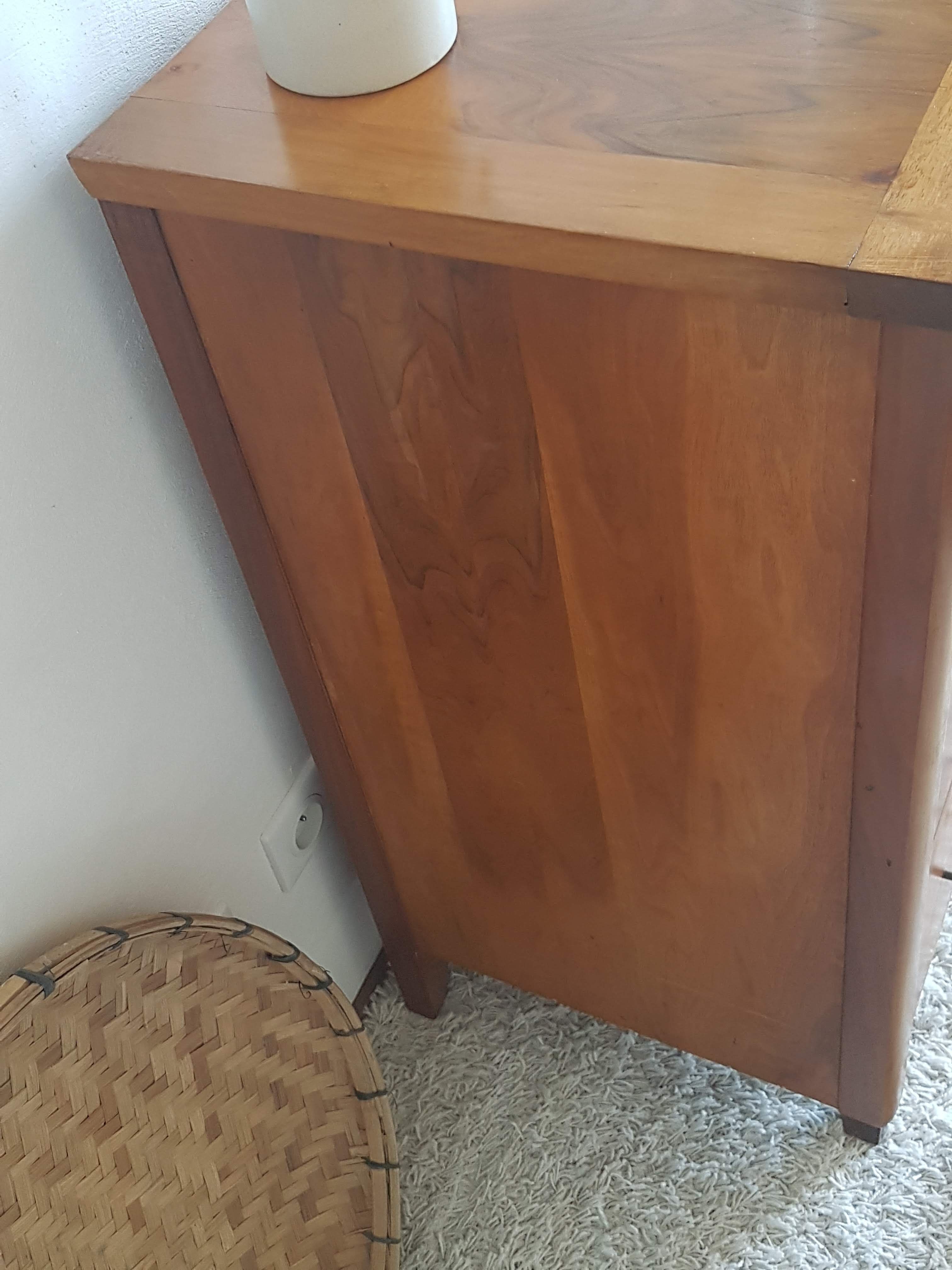 Dresser circa 60s - compass feet