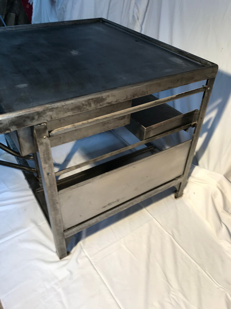 Postal sorting table