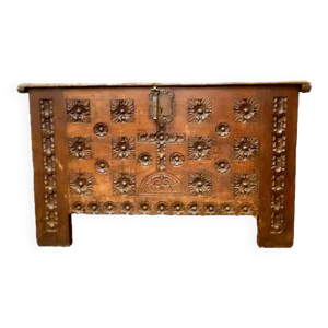 coffre ancien de style