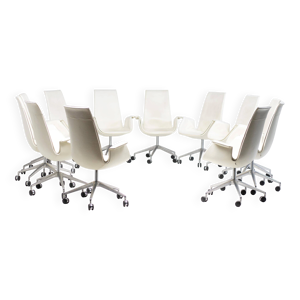 neuf chaises à dossier