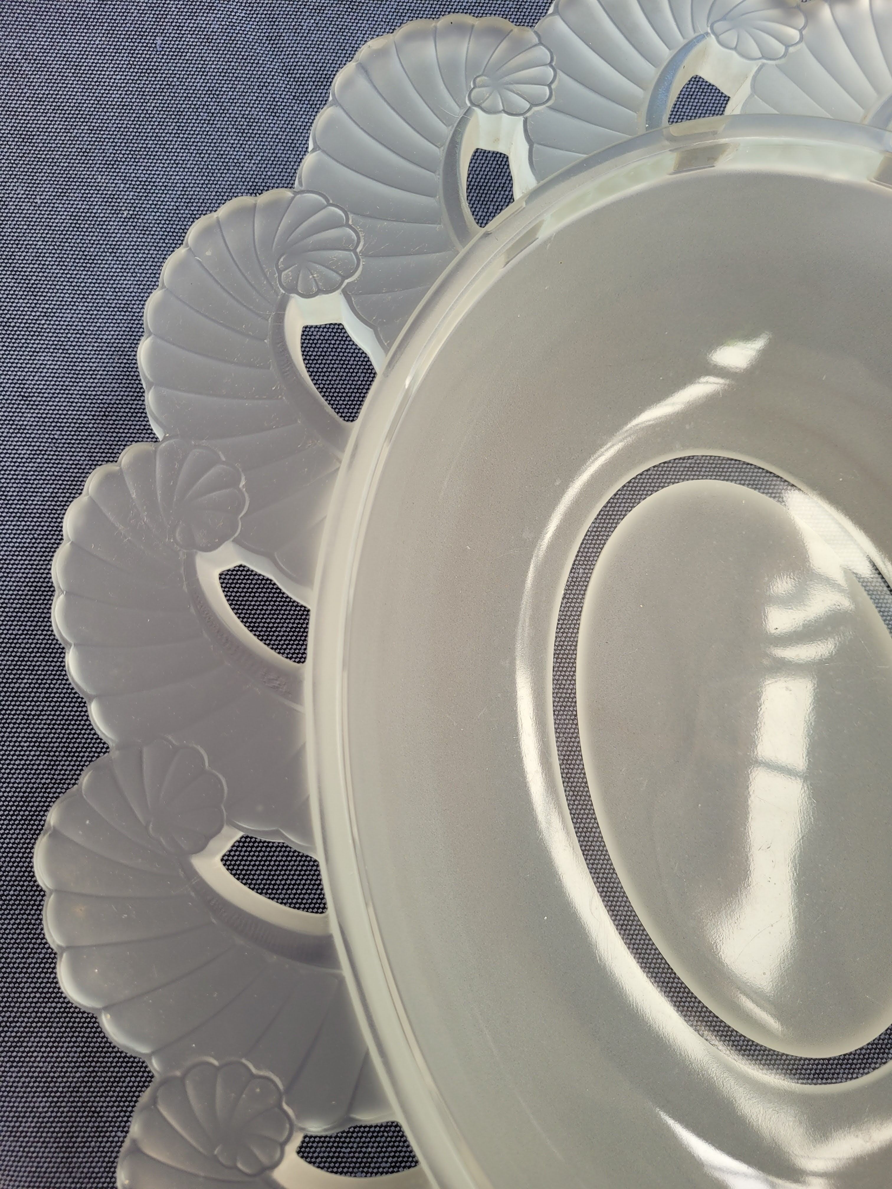 Important cut or mid-table signed Verlys, art deco