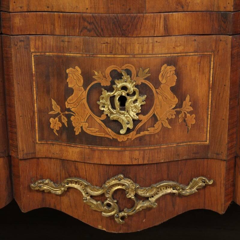 Commode en marqueterie française de style Louis XV du 20e siècle