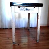 Table wood and formica