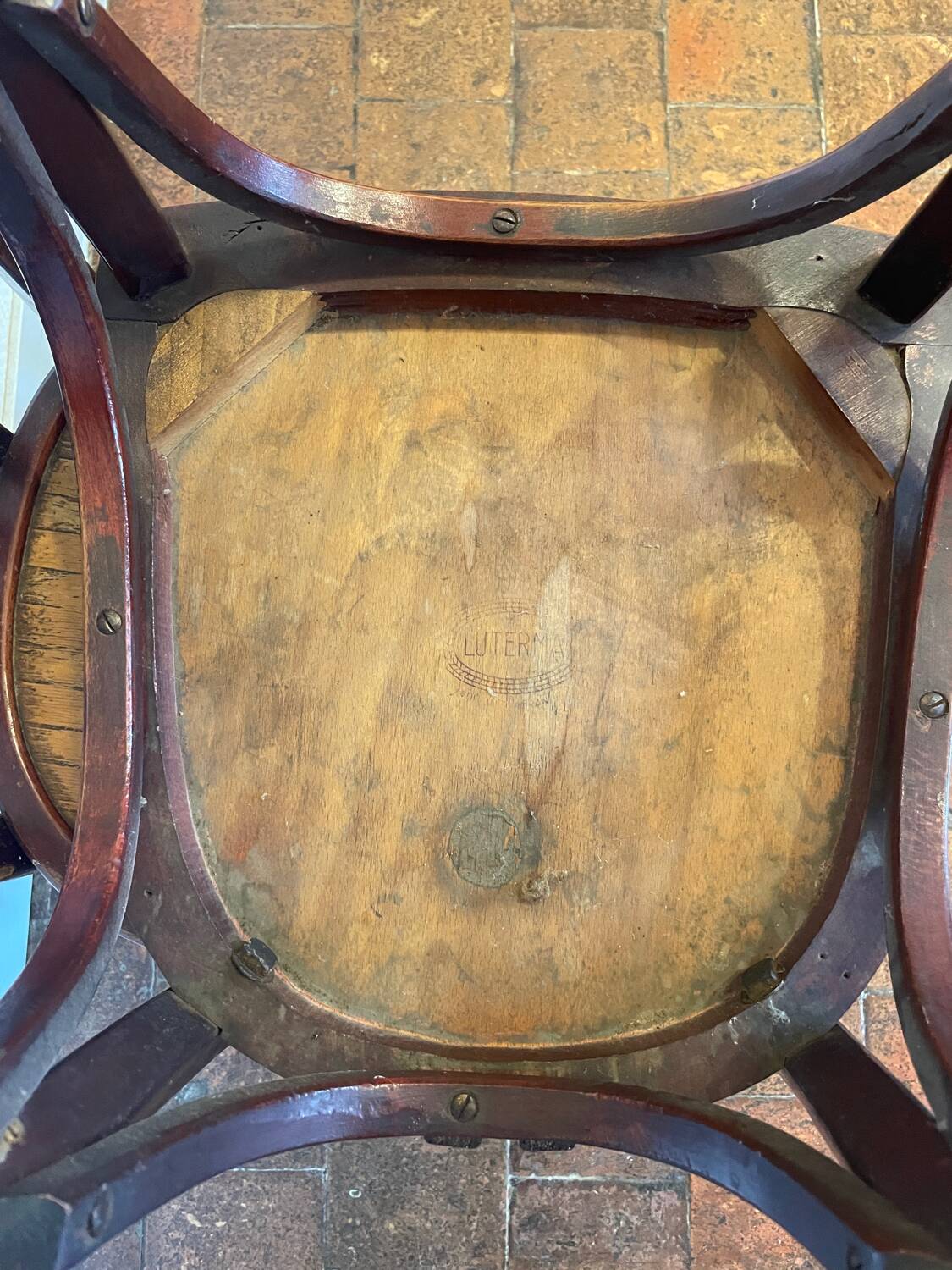 Chaises de bistrot Parisiennes