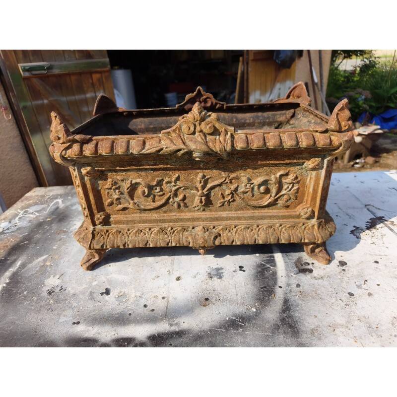 Cast iron planter from 1900 by the Charleville-Mézières establishments.