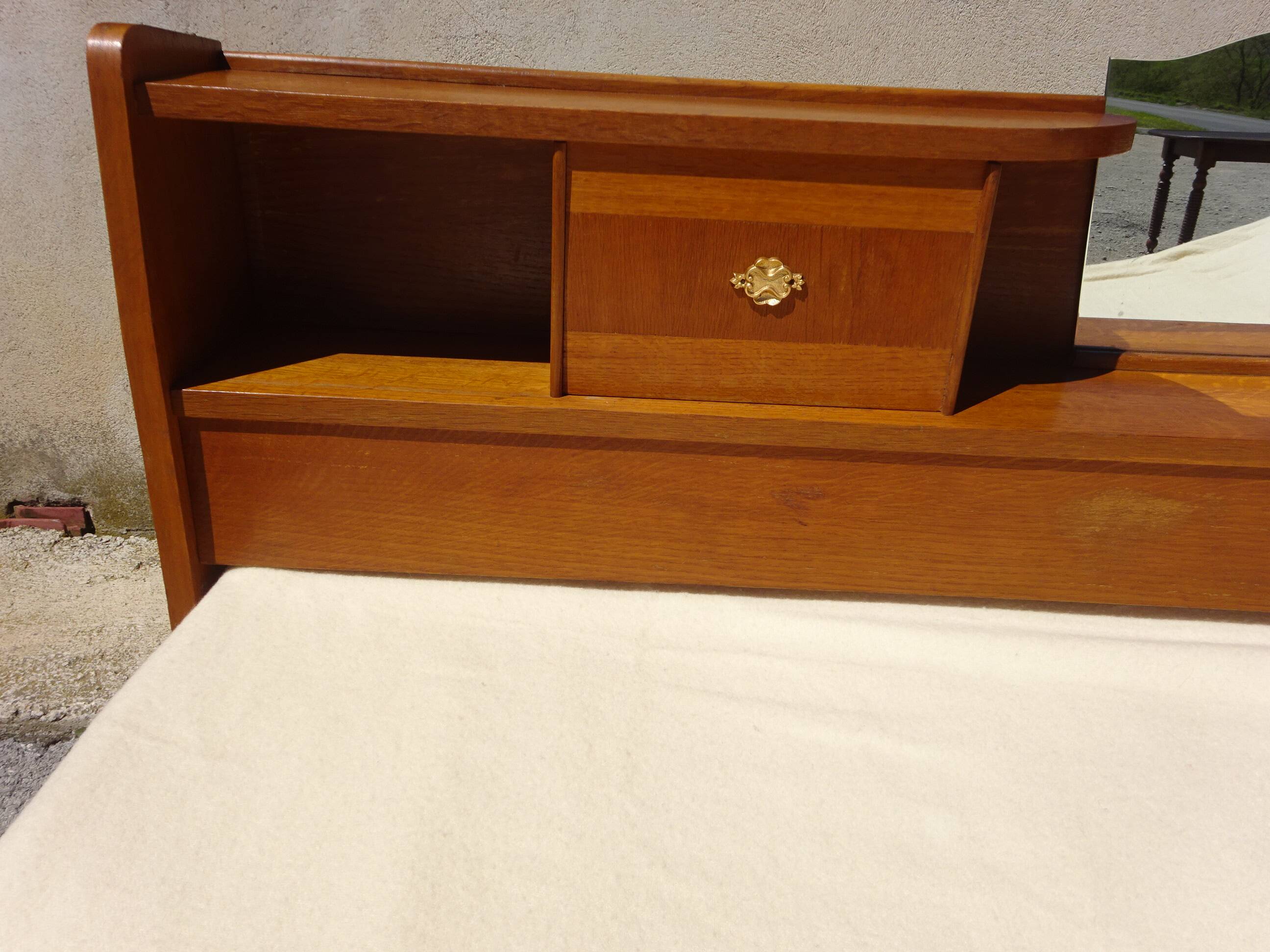 Cozy and oak headboard