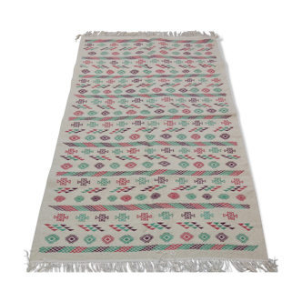 Tapis blanc à motifs berbères multicolores fait main