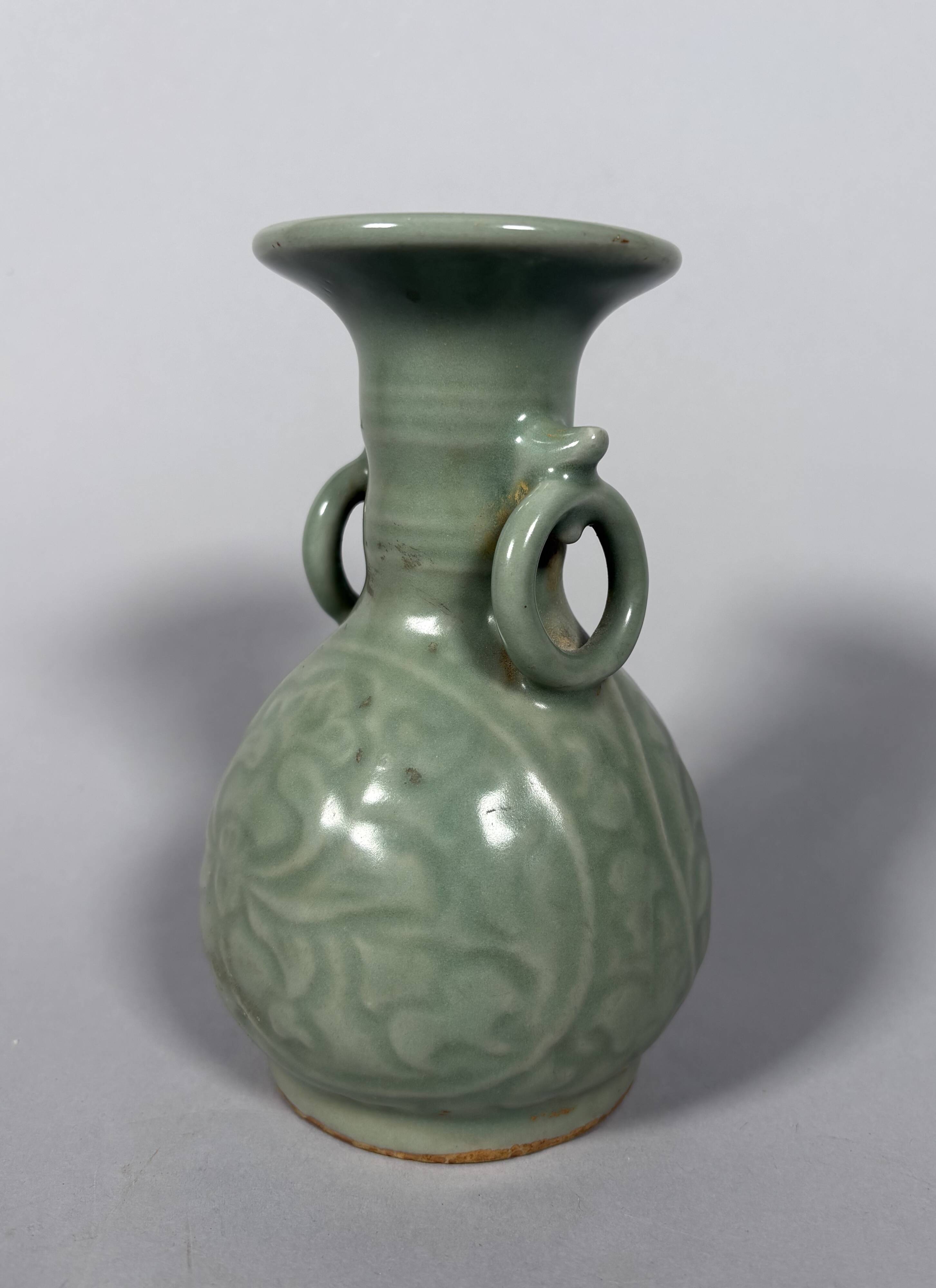 Celadon stoneware vase Longquan Yuan-Ming Dynasty - China