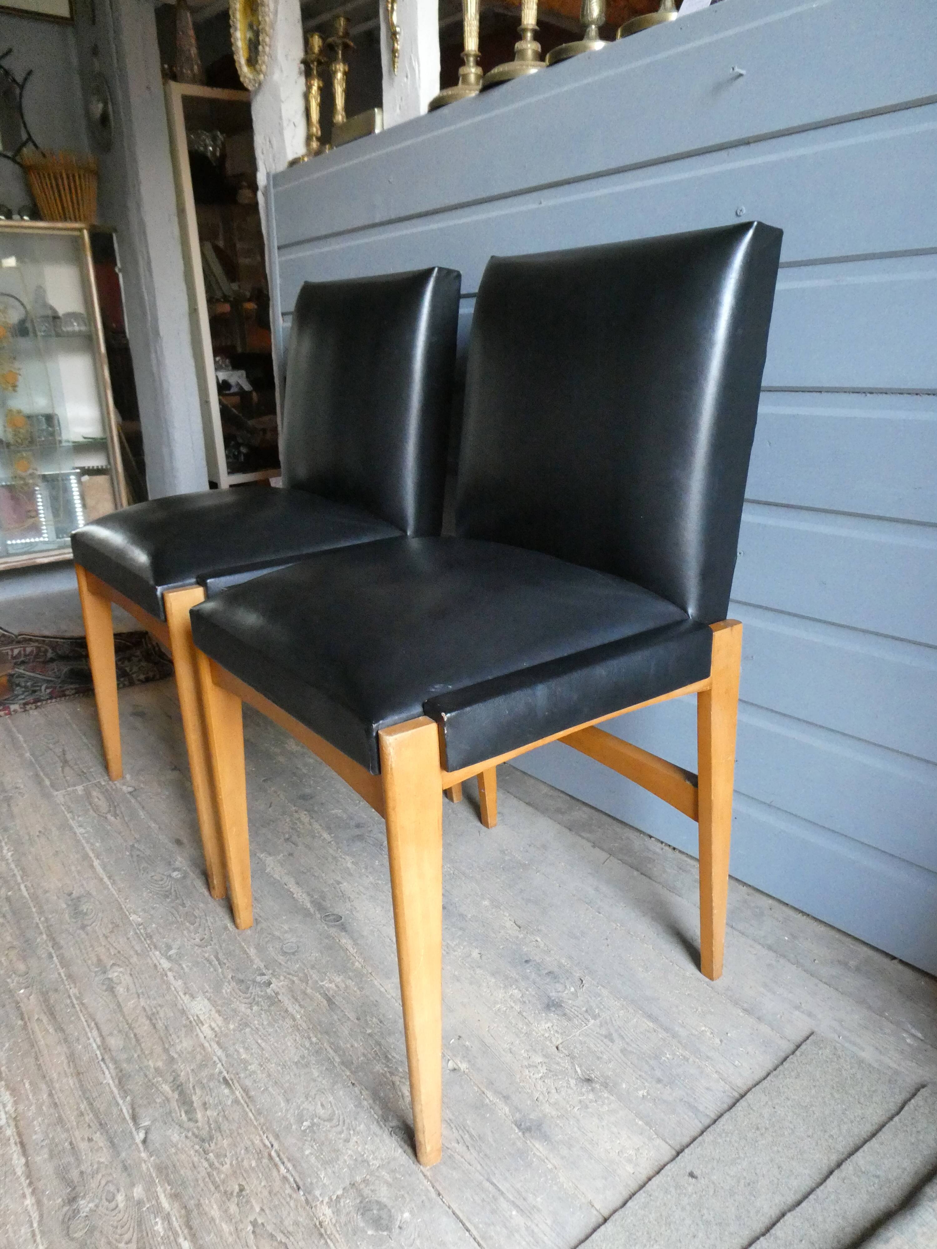 Paire de fauteuils à système en skaï noir, années 50