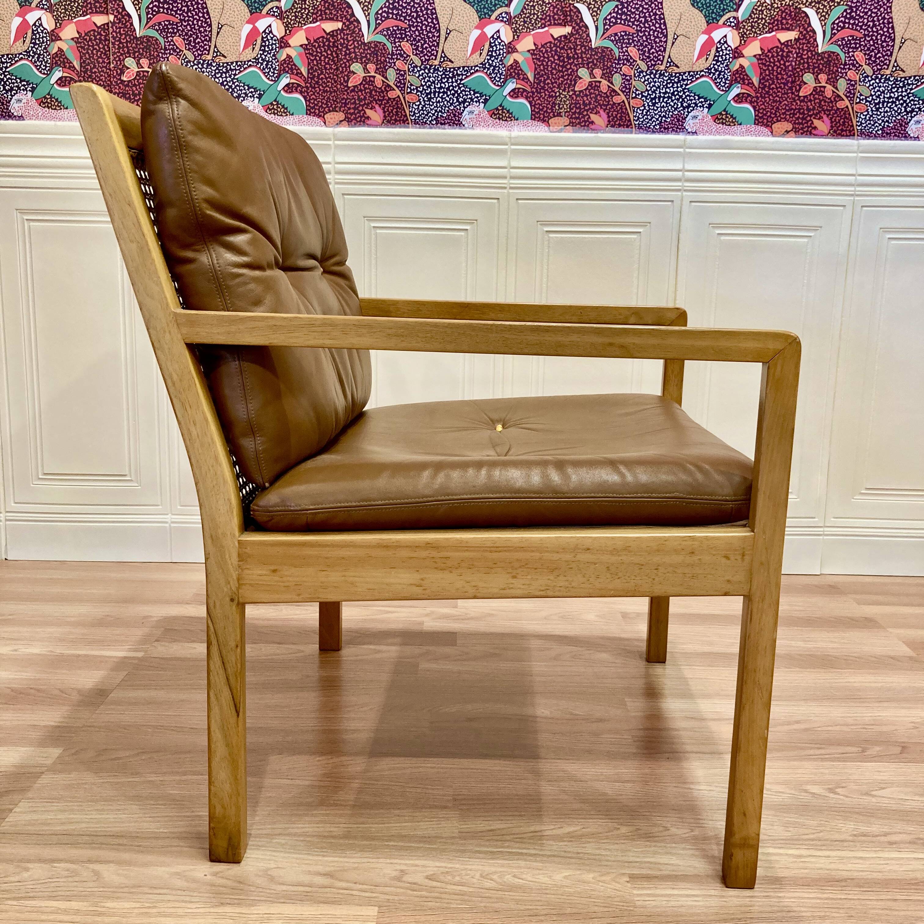 Fauteuil cuir design scandinave "Bernt Petersen" 1960.