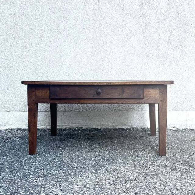 Table basse en bois massif