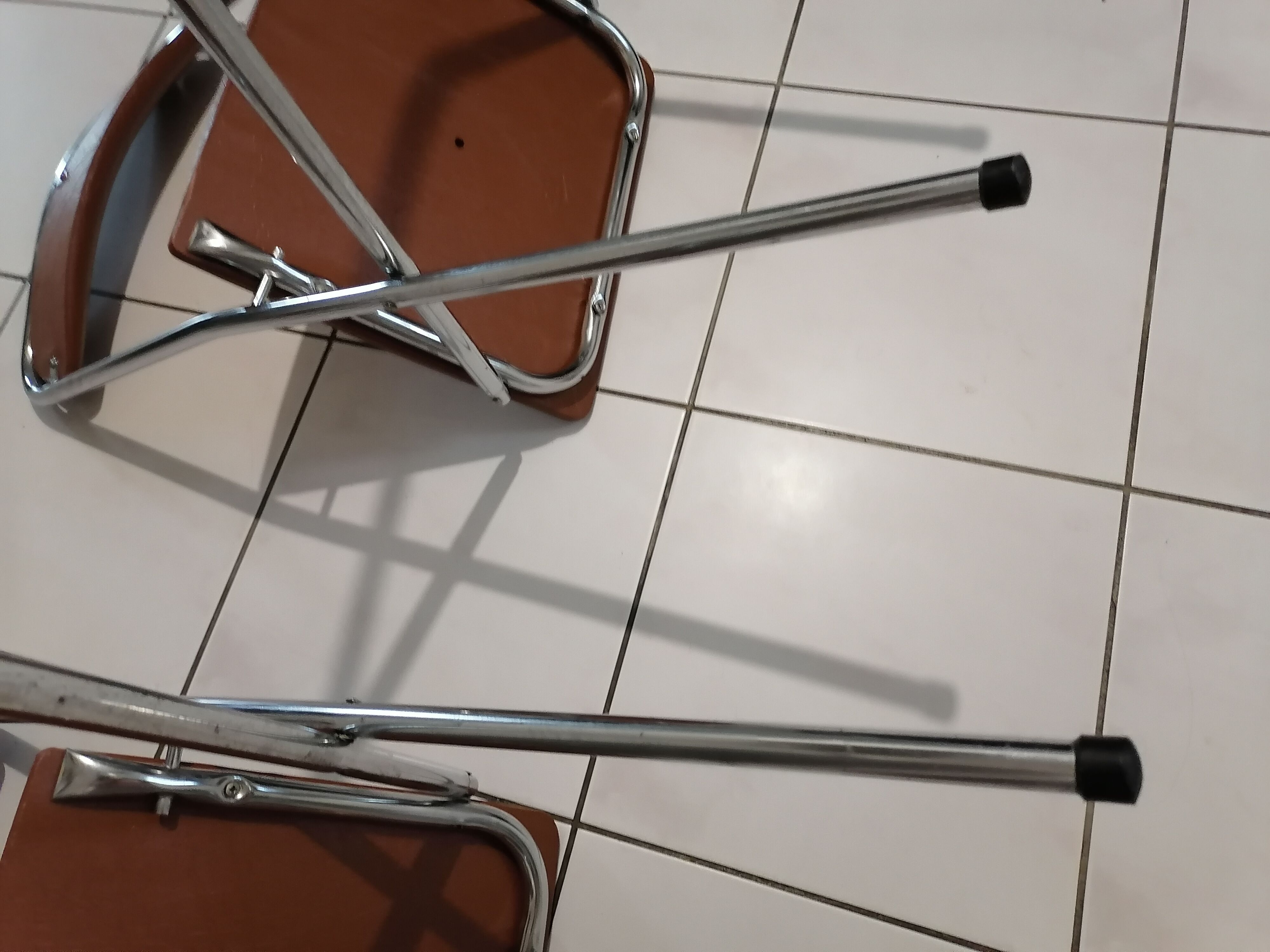 Lot de 2 chaises sodomexyl  chromées pliantes skaï