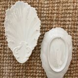 Ramekin, shell-shaped pocket emptier in white ceramic