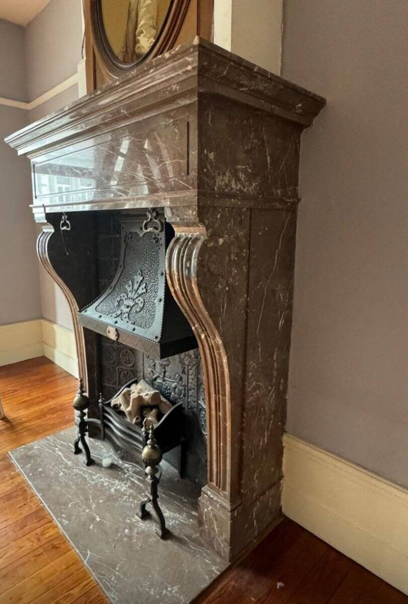 Impressive Napoleon III fireplace in Rance marble, around 1880.
