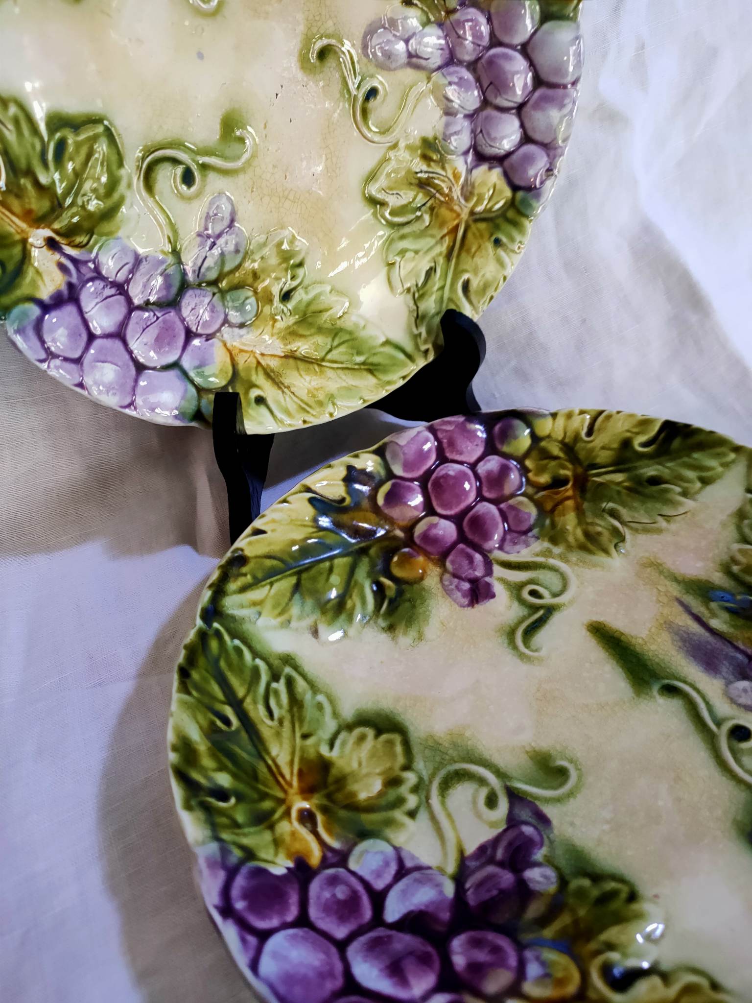 2 vintage slip dessert plates