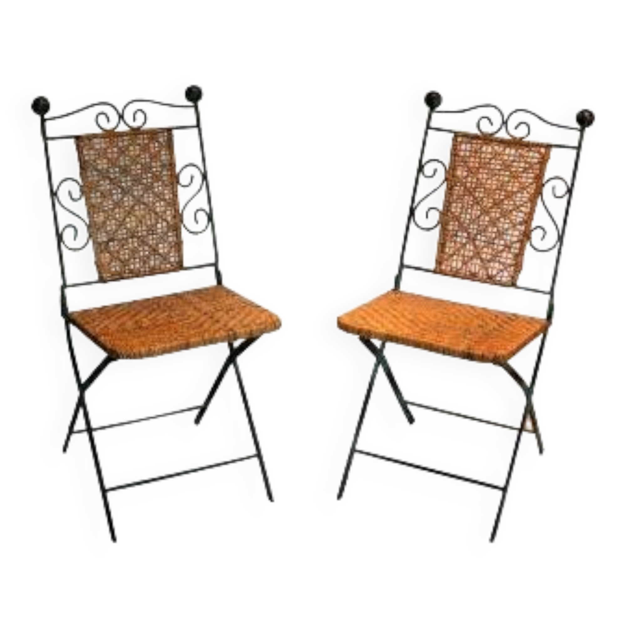 Paire de chaises pliables en fer forgé et rotin.