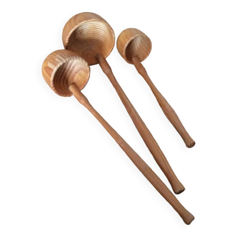 3 wooden ladles