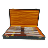 12 mother-of-pearl knives, early mid-20th century