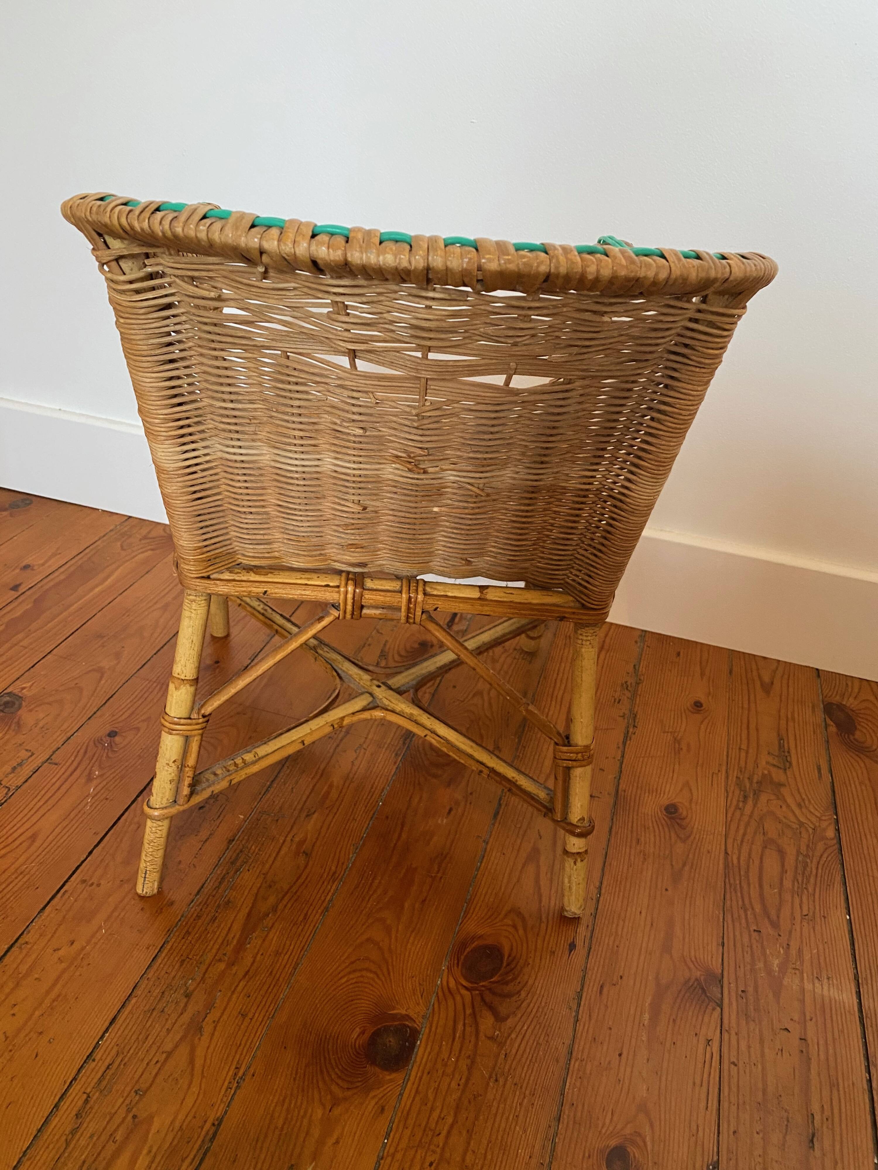 Ensemble table + chaise enfant en rotin.