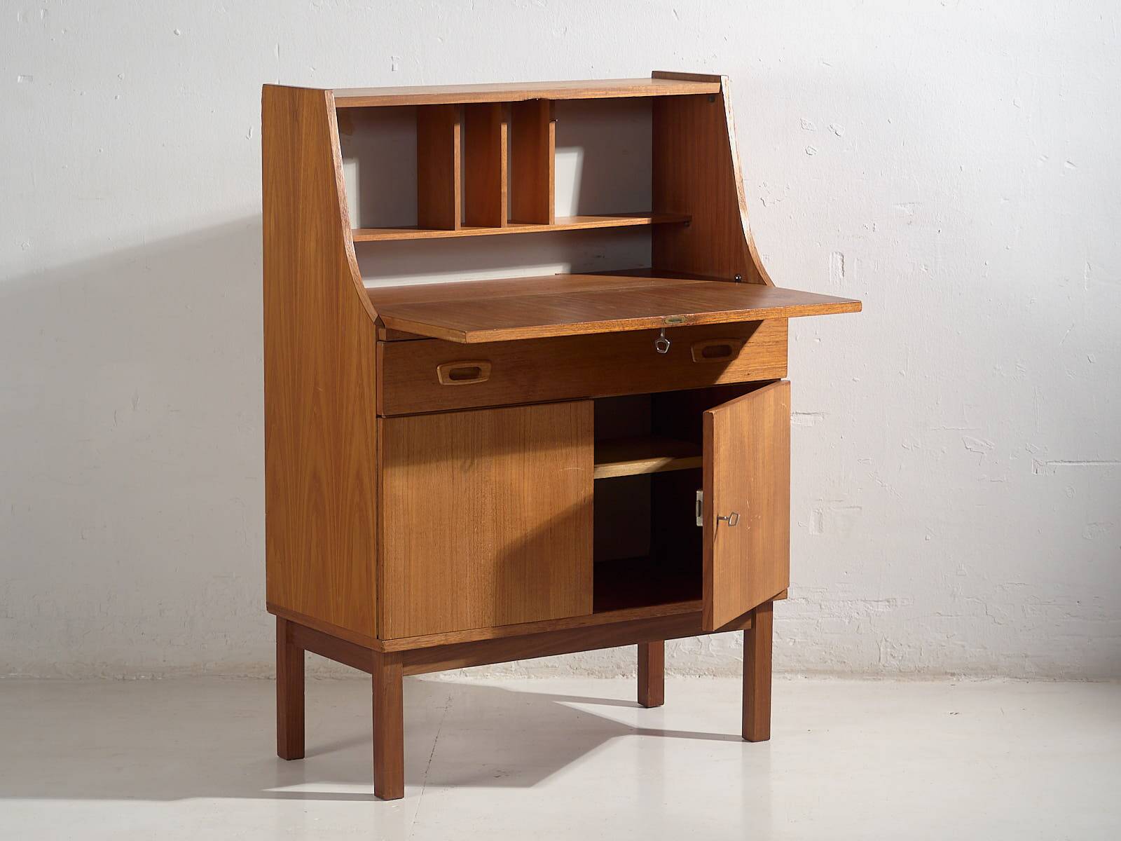 Vintage desk (c.1960) #47