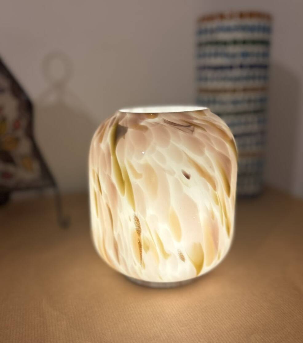 Lampe en verre effet opalin crème et doré