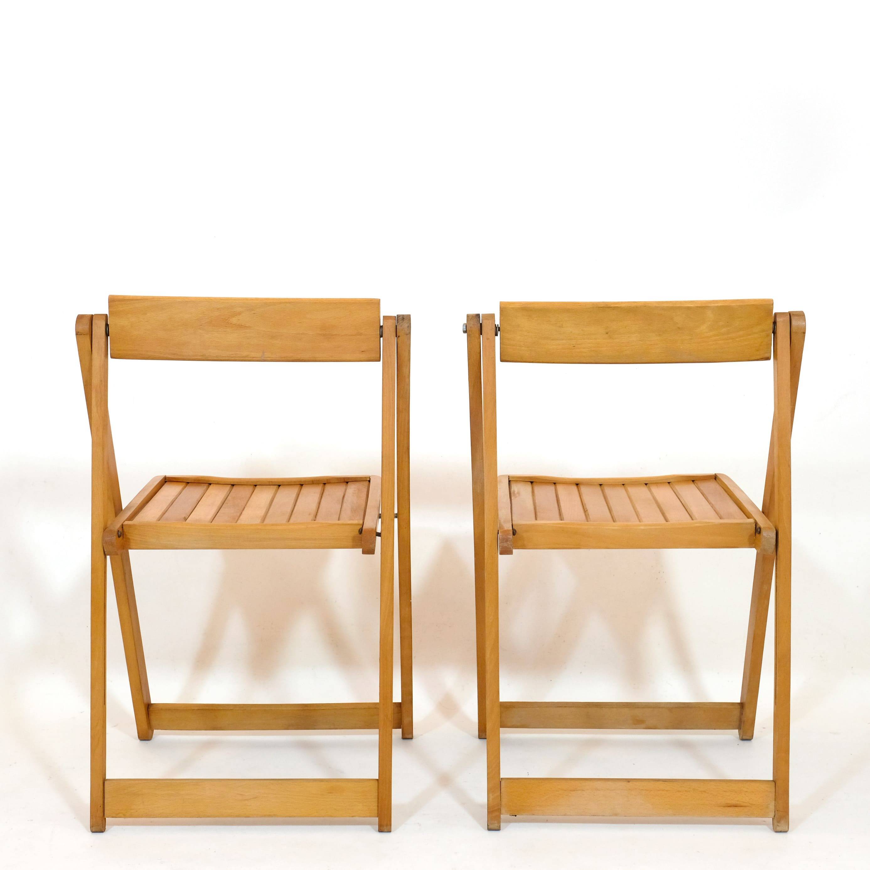 Pair of wooden folding chairs from the 80s.