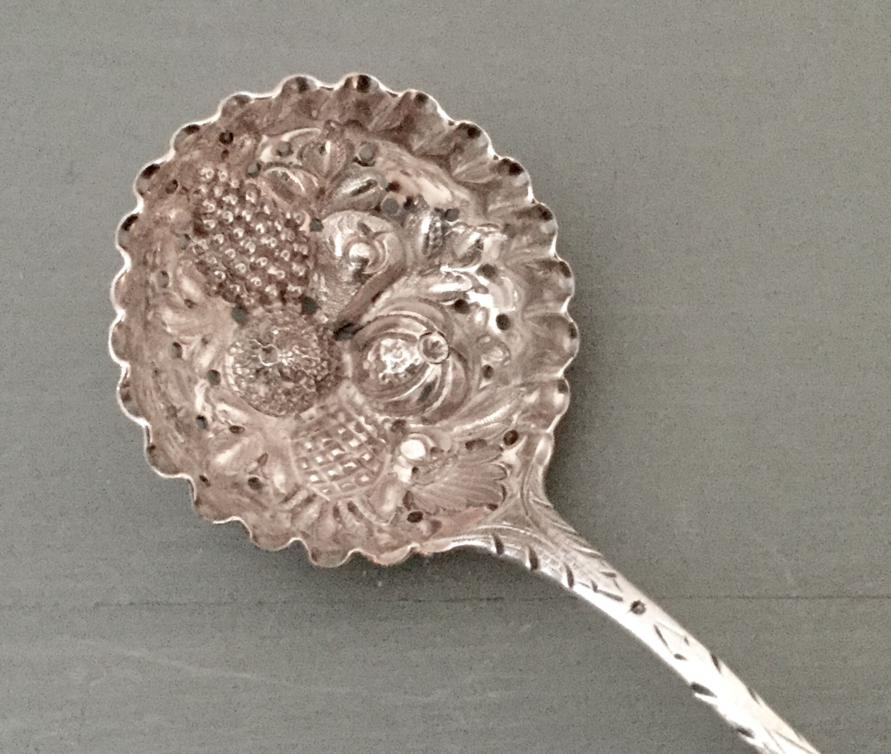 Cuillère saupoudreuse argent massif