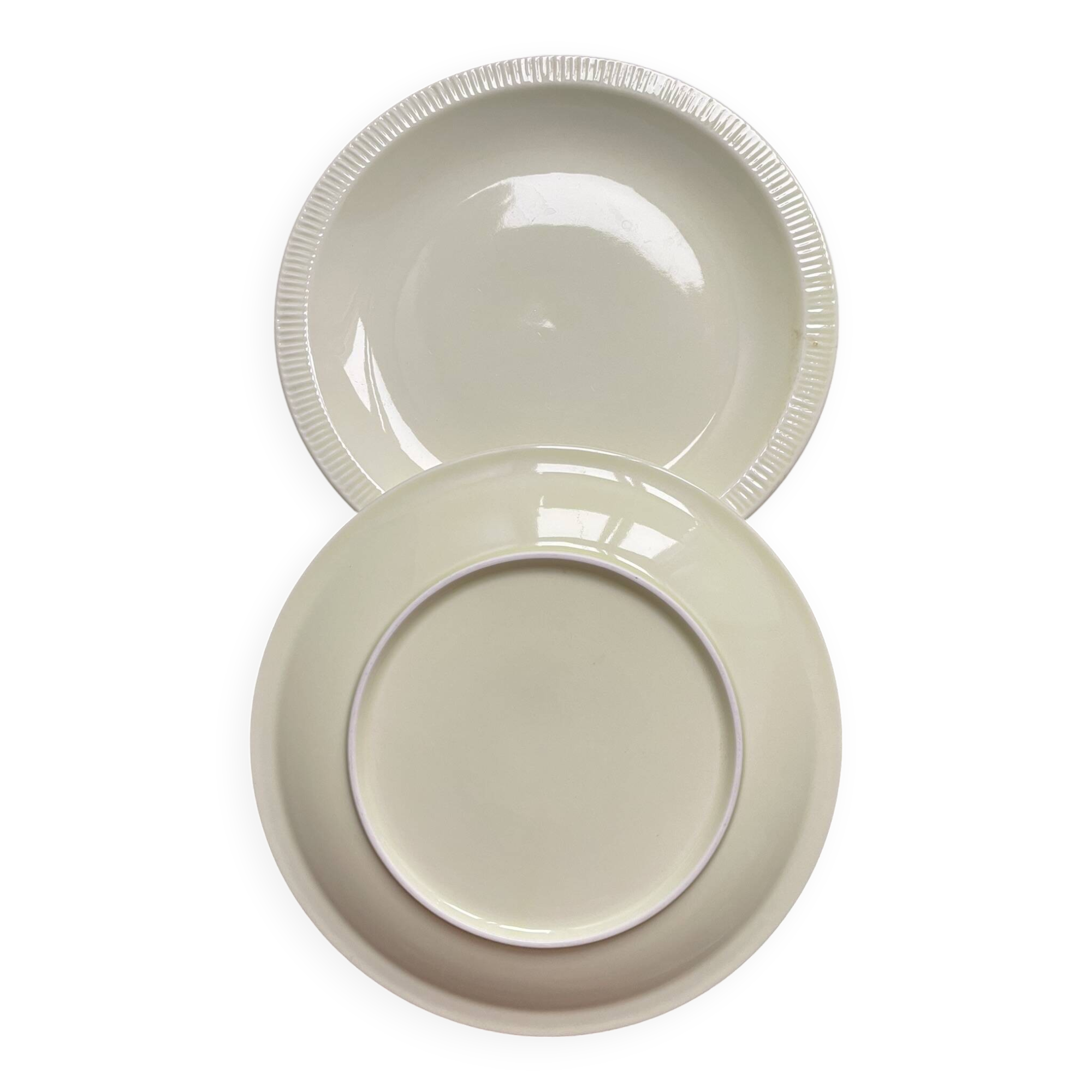 Duo of yellow plates