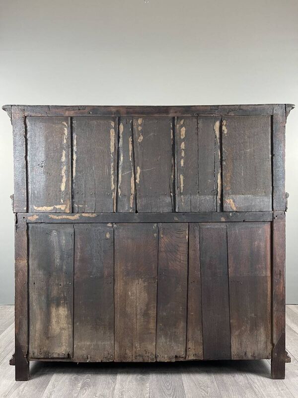Buffet ancien en bois sculpté style Renaissance, fin XVIIIe / début XIXe si