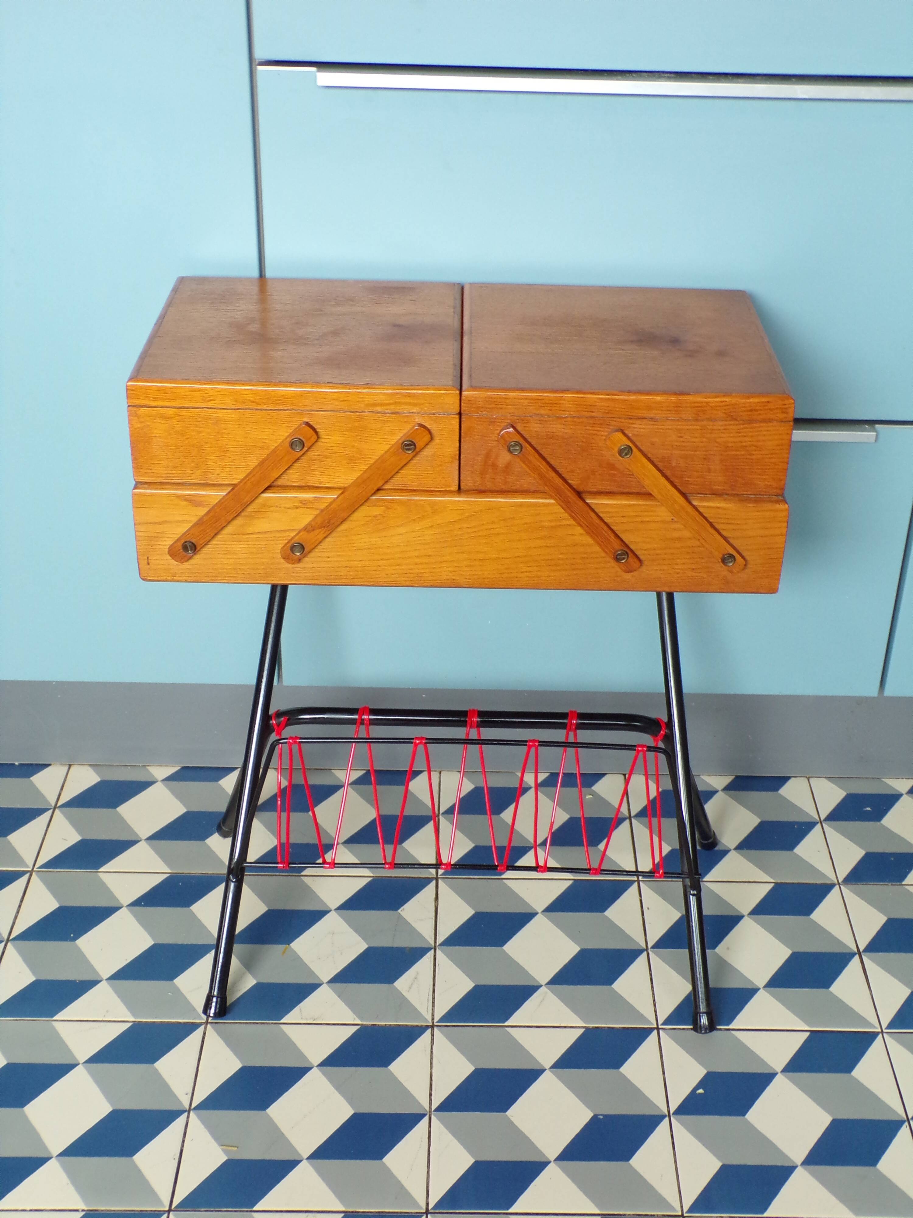 Vintage Scoubidou Worker