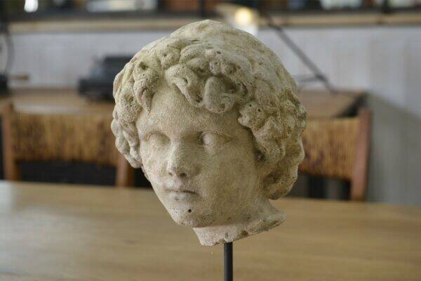 Sculpture tête en pierre reconstituée taillée style antique XIXème