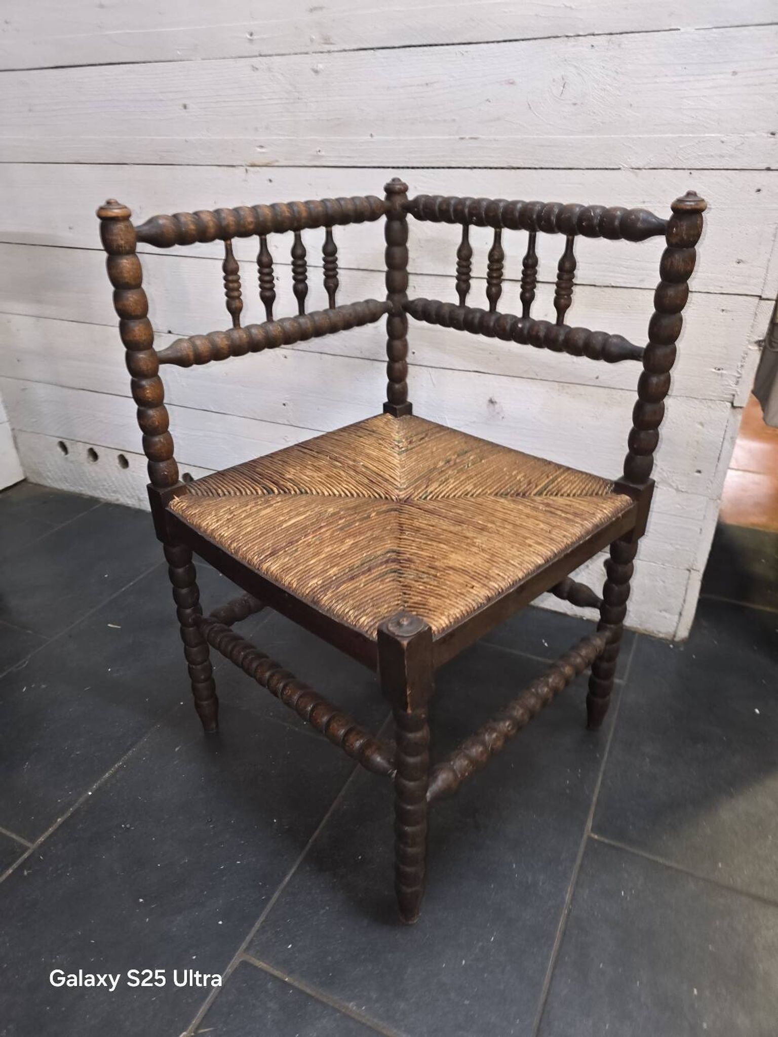 Fauteuil de coin de cheminée ancien