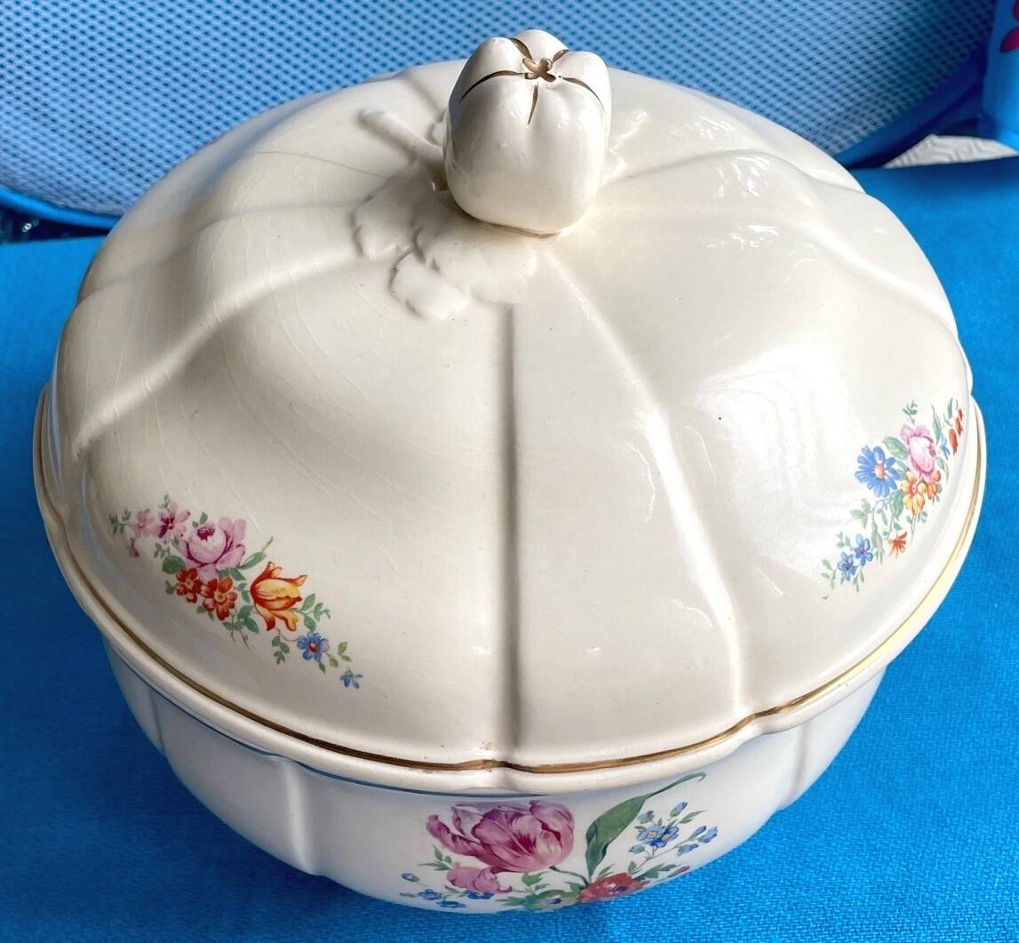 Soupière ancienne Badonviller – demi-porcelaine ivoire, fleurs et dorure