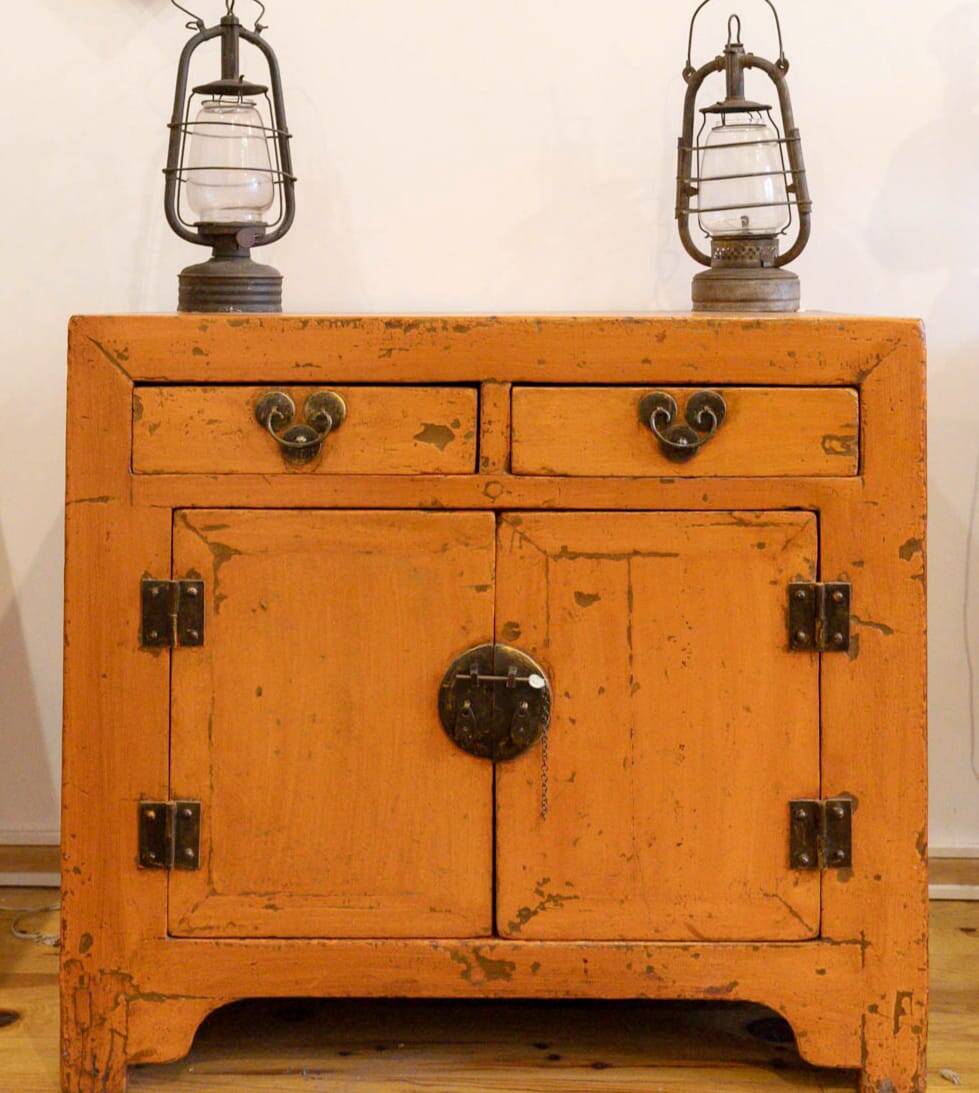 Buffet in ancient Chinese elm.