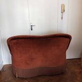 Red/orange toad-brown sofa reflection