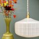Suspension globe vintage en opaline blanche