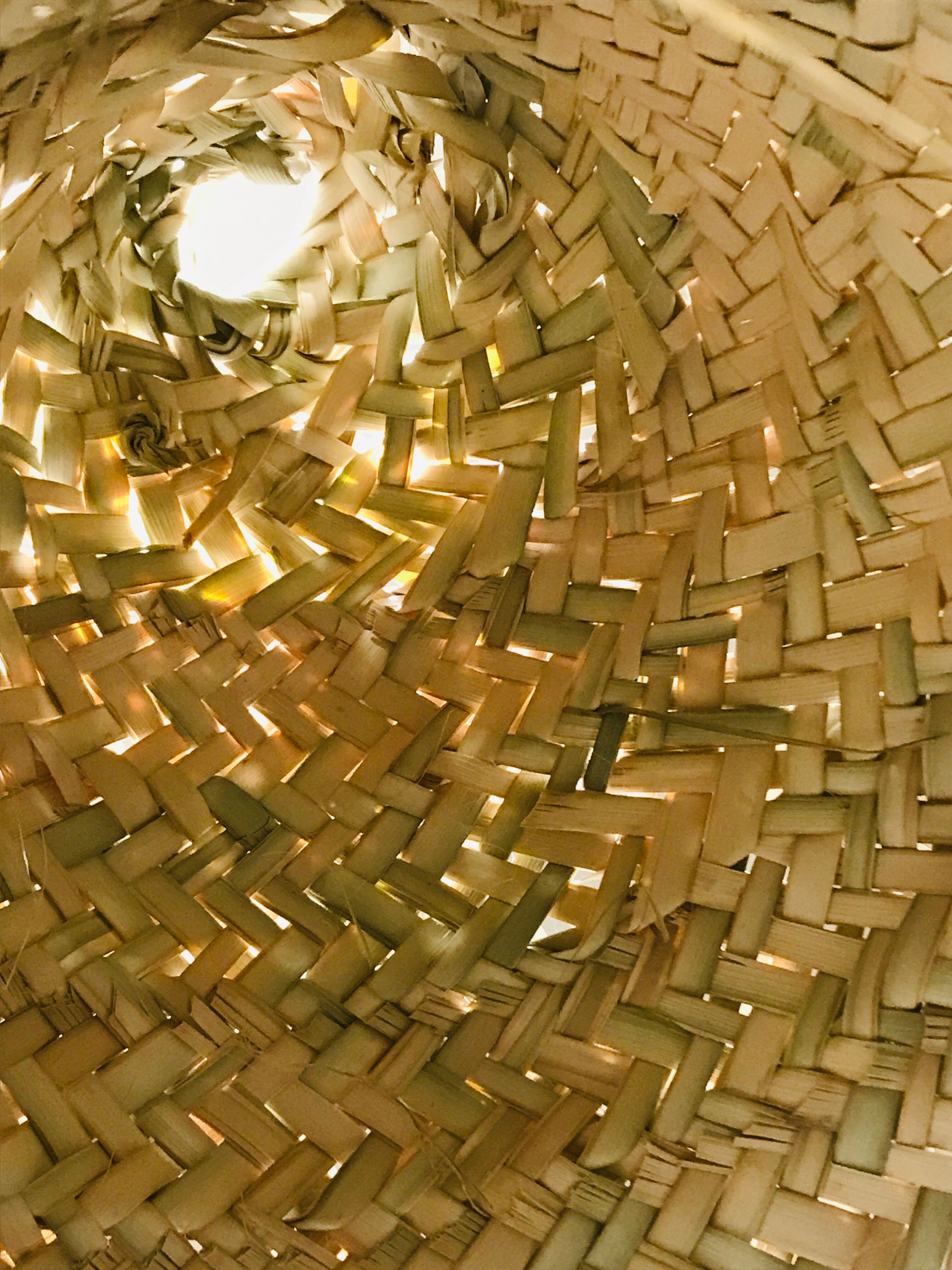 Wicker and raffia suspension