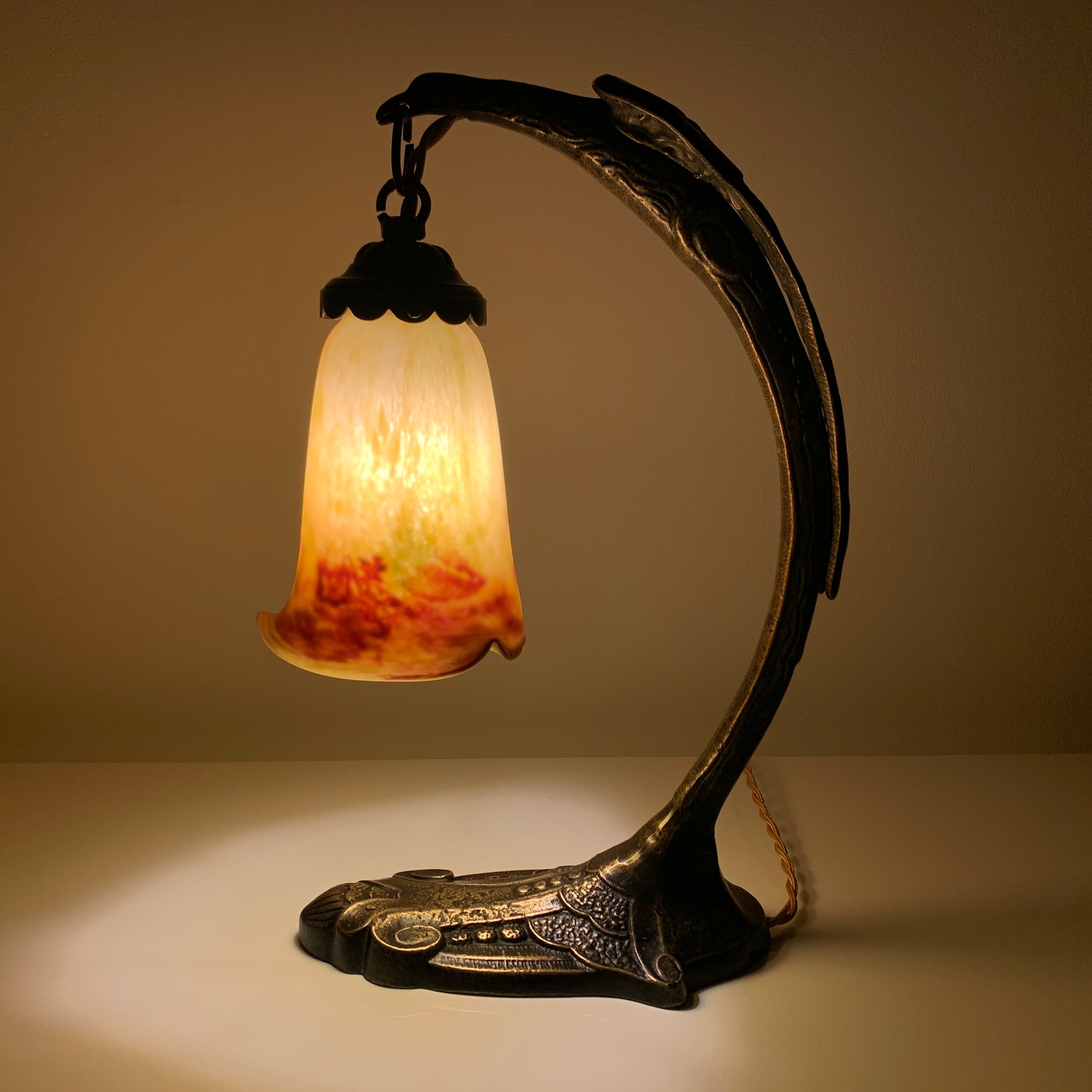 Bronze eagle lamp patinated and Art Nouveau style glass pate