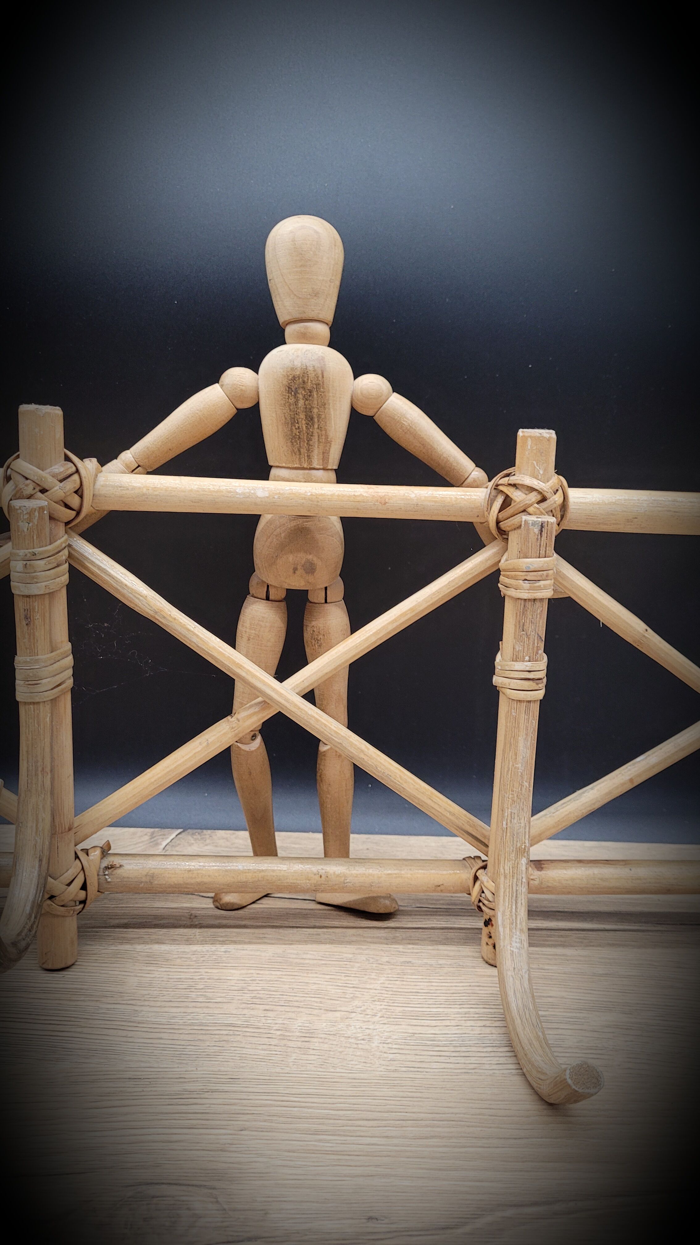 Wall-mounted rattan coat rack 4 hooks