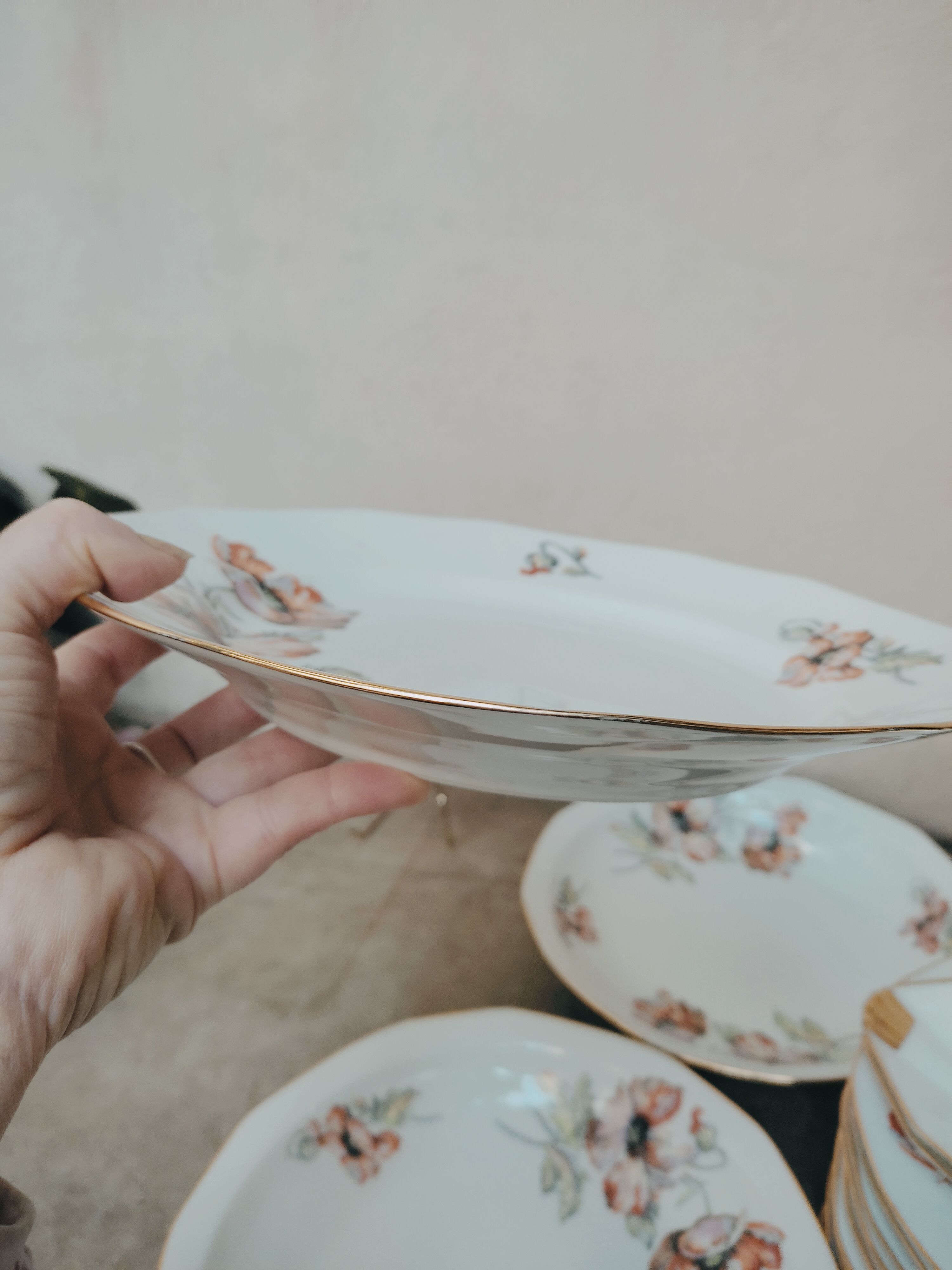 Porcelain dish with poppies